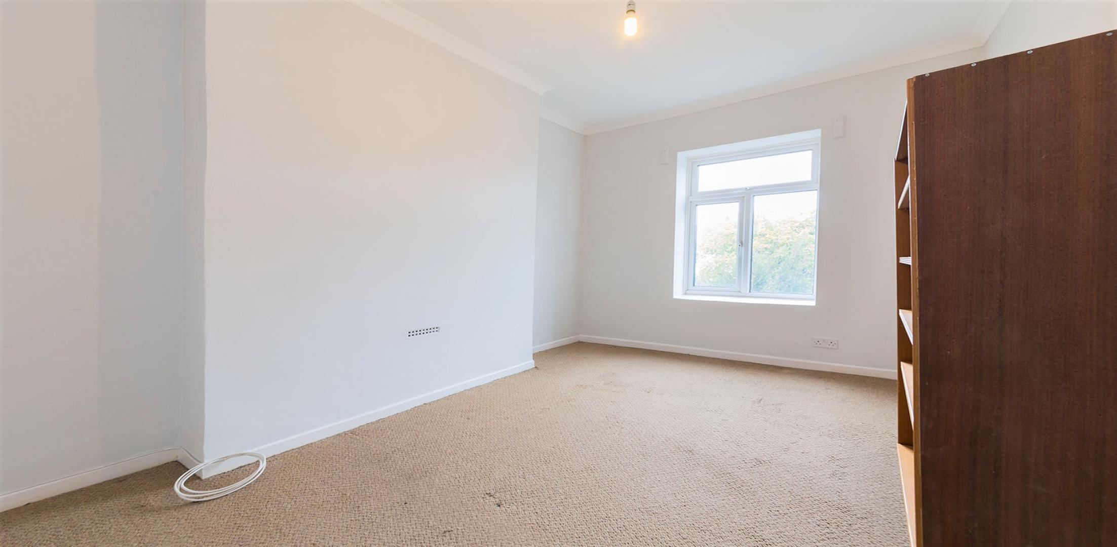 			2 Bedroom, 1 bath, 1 reception Flat			 Victoria Road, QUEENS PARK 